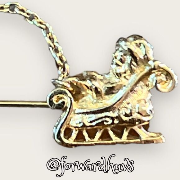 Vintage 1983 Avon Gold Tone Santa Sleigh and Reindeer Stick Pin - Picture 2 of 12